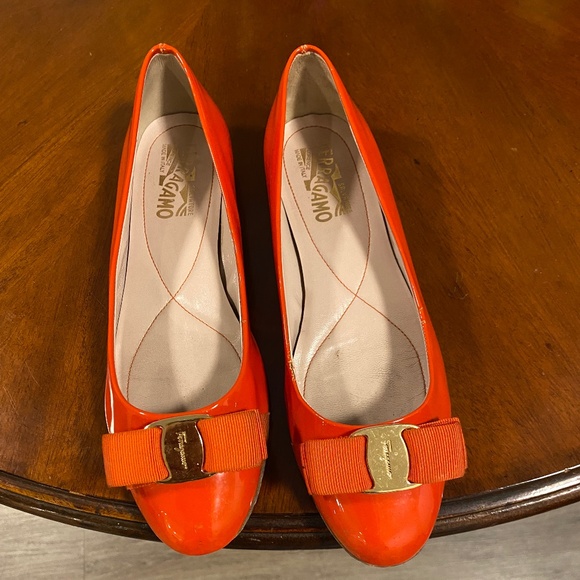 Salvatore Ferragamo Varina bow-embellished patent-leather ballet flats - Picture 2 of 2